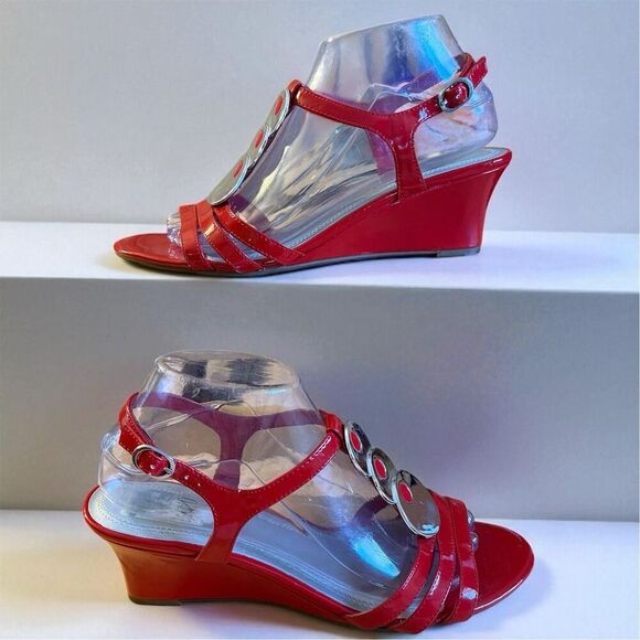 Impo Women's Red Shiny Faux Leather Wedge Sandals Size 8.5 Silver Medallions - Picture 2 of 10
